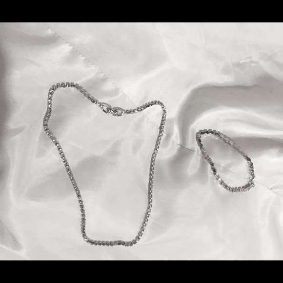 Stunning stainless silver necklace and bracelet - Picture 2 of 2